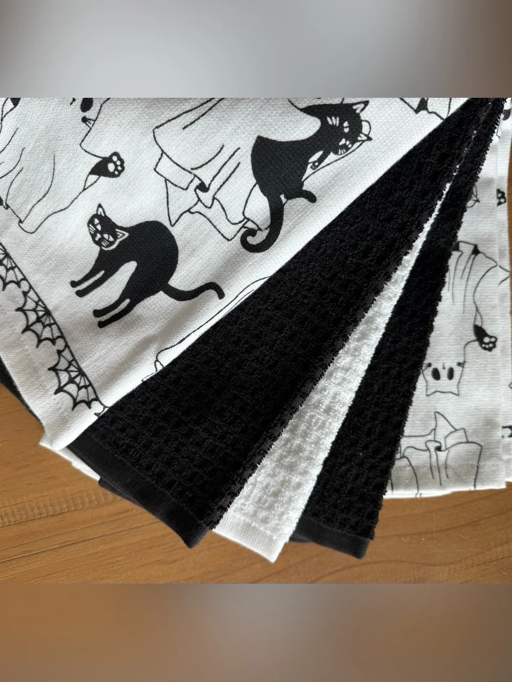 Cute Ghost with Black Cat Kassatex La Cuisine Haunted Hand Towels Set of 5